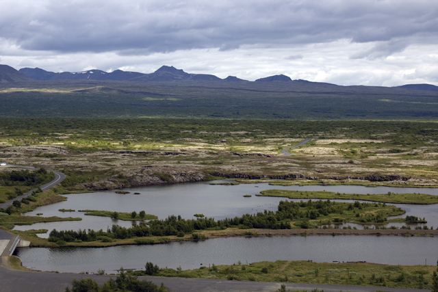 2011-07-08_15-33-14 island.jpg - Im Pingvellir, dem Nationalheiligtum derIslnder